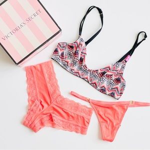 32B XS Victoria’s Secret 3PCS bra set